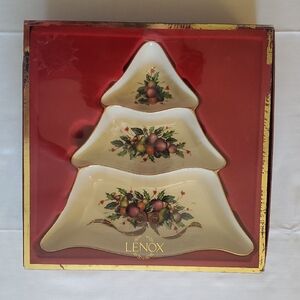 Lenox Holiday Tartan Tree Divided Server